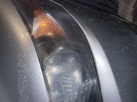 車のヘッドライトについてです 先日 ヘッドライトの黄ばみを落とす為 耐水 Yahoo 知恵袋