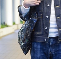 メルカリでイッセイミヤケのbaobaoが円で売られていまし Yahoo 知恵袋