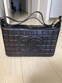 このバッグはシャネルの何というバッグでしょうか チョコバーのショル Yahoo 知恵袋