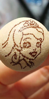 ディズニーおたくのかたへ ぱっくんちょの絵柄なのですが これ誰ですか Yahoo 知恵袋