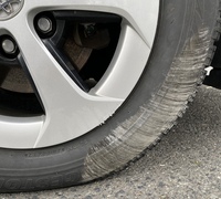 電柱やガードレールに車を擦ったぐらいでは警察に連絡しない人が大半なのですか Yahoo 知恵袋