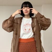 このあいみょんさんが羽織っているような 茶色の 服はなんと検索したら出て Yahoo 知恵袋