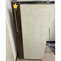 随分と古い冷蔵庫ですが、これは何年前のものなのでしょうか  