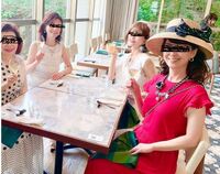 お食事中の女性の帽子について教えてください こんなお帽子もok カジュ Yahoo 知恵袋