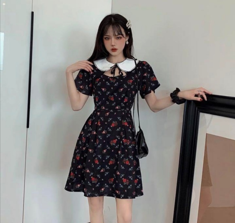 胸元が空いてる服を買ったのですがあまりに胸が小さすぎて みすぼ Yahoo 知恵袋