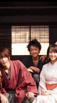 るろうに剣心の 剣心が着物の中に着てる黒色の服は何て名前の服で Yahoo 知恵袋