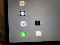 Ipadの画面に青いシミのようなものがあるのですが 故障してい Yahoo 知恵袋