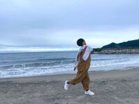 コムドットのゆうたくんがオーバーオールの下に着ているこちらのロ Yahoo 知恵袋