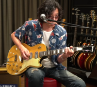 斉藤和義さんが奥田民生さんのyoutube内で弾いていました画 Yahoo 知恵袋