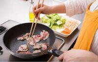 こんな感じで生の肉を菜箸で炒めて 肉が焼けたのに この菜箸につ Yahoo 知恵袋