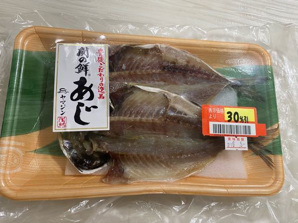 アジについて アジフライを作りたくてスーパーでアジの開きを買ってきましたが間違えてフライ用じゃないのを買ってしまいました。引っ越したばかりでIHしかなく、グリルもないのですがフライパンなどでつくれるアジのレシピ教えて貰えませんか？