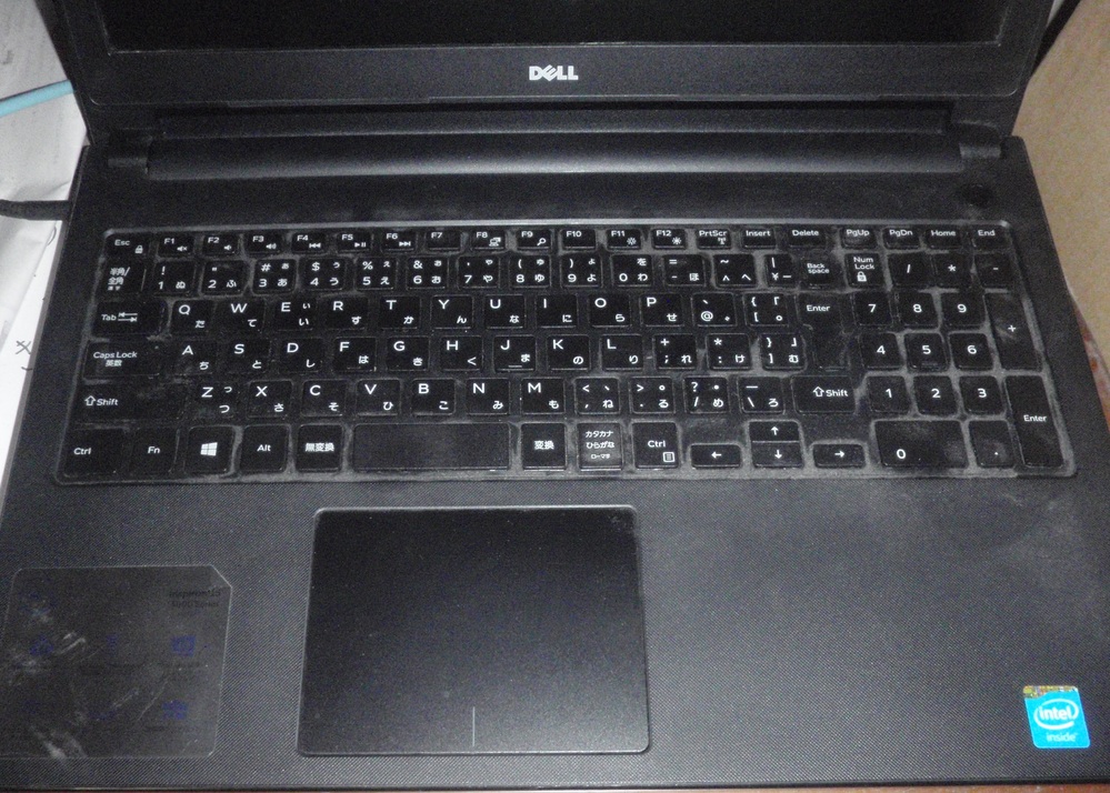 ノートパソコンのリセットボタンの位置を知りたいです Dellで Yahoo 知恵袋