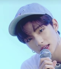 Straykidsのヒョンジンがこのパフォーマンスで歌ってる歌 Yahoo 知恵袋