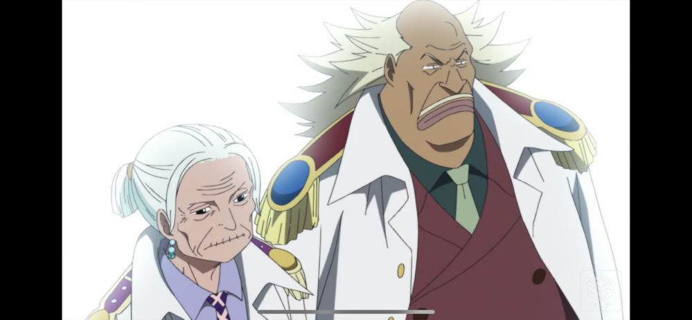 ワンピースでつるの隣にいる人は誰ですか コーミル中将ht Yahoo 知恵袋