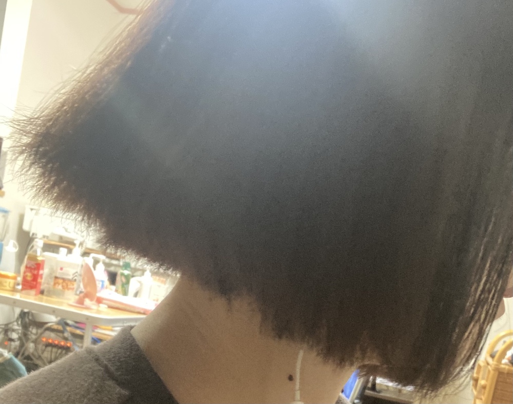 こんな具合に 前髪の分け目から短いアホ毛がでます どーしたらいいでしょう Yahoo 知恵袋