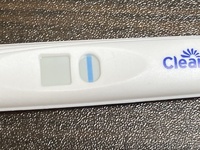 高温期12日目 クリアブルーの妊娠検査薬でフライングこの結果でした Yahoo 知恵袋
