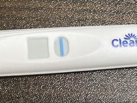 高温期12日目 クリアブルーの妊娠検査薬でフライングこの結果でした Yahoo 知恵袋