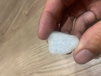 河原で白い石を拾いました 石英 結晶質石灰岩どちらでしょうか Yahoo 知恵袋