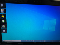 Windows10です このアイコンの周りの黒いのってなんなん Yahoo 知恵袋