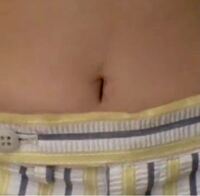 画像のように 縦に閉じた感じのおへそが日本では美へそとしてるの Yahoo 知恵袋