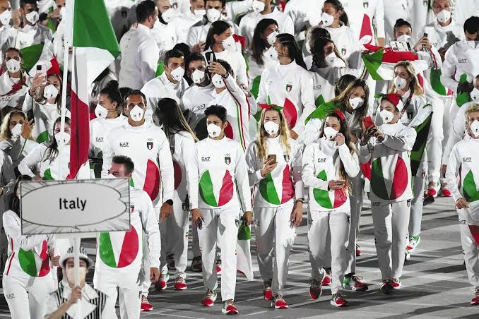 東京五輪開会式でのイタリア選手団のユニフォームには感激しました Yahoo 知恵袋