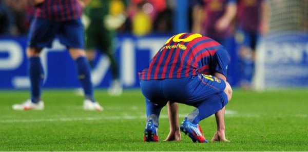 ゴールキーパーの遅延行為について サッカーの反則って 自チームが反則し Yahoo 知恵袋