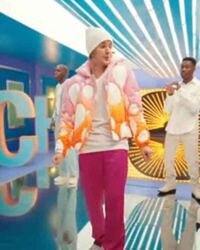 Justinbieberのpeachesのｍｖが気に入っていて この服が Yahoo 知恵袋