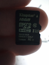 このmicrosdカードって特殊なんですか 車のナビに差し込んでも Yahoo 知恵袋