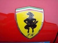 このエンブレムをbmwに貼って走ってたらアホですかね Yahoo 知恵袋