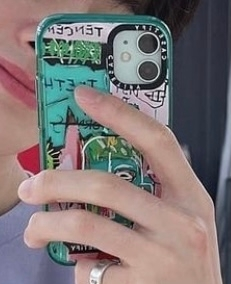 StrayKidsのアイエンが使っているiPhoneのスマホケースわかる