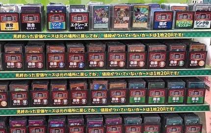 カードゲームショップのストレージコーナーで カードを入れ Yahoo 知恵袋