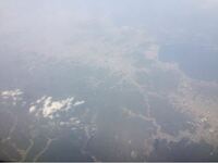 3年前に関西空港から沖縄行ったときに飛行機から撮った写真なので Yahoo 知恵袋
