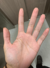 生命線が途中切れている感じがしますが代30代で何か起こるのでしょうか Yahoo 知恵袋