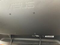 Asusのゲーミングモニターについてです 写真の四つの点はモニターアーム Yahoo 知恵袋