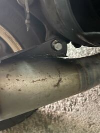 2ストバイクのチャンバーに亀裂のような穴が空いていますこれに Yahoo 知恵袋