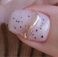 この黒い粒々が入っているネイルポリッシュはどこで買えますか また Yahoo 知恵袋
