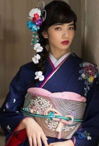 この小松菜奈ちゃんのような束が大きめの 清潔感のある前髪にしたいです Yahoo 知恵袋