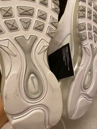 ZOZOTOWNで買った新品のスニーカーですが、届いたら靴裏が汚れていま 