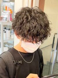 スパイラルパーマ先日かけてもらったんですがワックスつけてもいい感じになり Yahoo 知恵袋