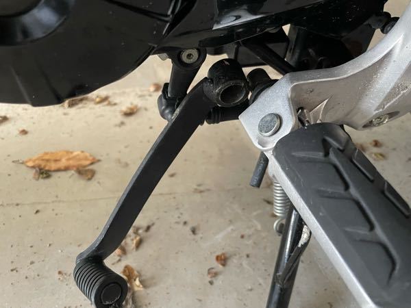 バイク初心者です 教習所では駐車する時 ギアをニュートラル エン Yahoo 知恵袋