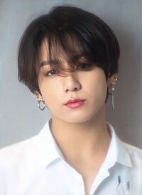 Btsのグクさんのこの髪型にしたいんですが スタイリング剤は何 Yahoo 知恵袋