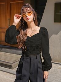 こういう首元空いてる服って女性の皆さんブラどうしてるんですか Yahoo 知恵袋