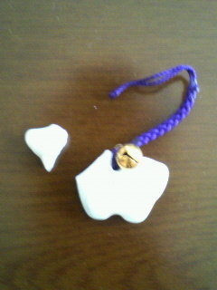 御守りが割れてしまいました 今年のお正月におみくじと一緒に入っていた Yahoo 知恵袋