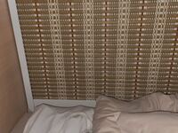 カプセルホテルはなぜガラスや板などの仕切りできないんですか カーテンだ Yahoo 知恵袋