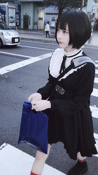 このあのちゃんの黒のワンピースがどこのものか教えて頂きたいです ｔ ｔ Yahoo 知恵袋