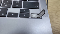 M1MacBookAirの矢印キーが取れてしまいましたどうにかしてつけようと思うのですが、どうすればいいのでしょうか？ 