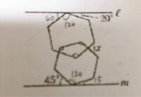 ∠Xの求め方についてです。 正六角形の１つの内角は120°だから、真ん中の五角形の内角の和（540°）から正六角形の内角3つ分（360°）をひいて、それを割るから90°じゃないのですか？
答えは85°なのですが、なぜそうなるのかわかりません。