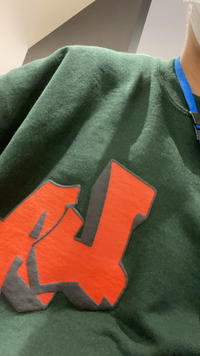 美容院のバイトで動きやすい格好 清楚な服装でと言われたのですが 緑の服っ Yahoo 知恵袋