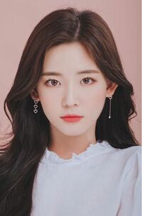 こちらの女性は誰ですか 日本人ですか 韓国アイドルなので Yahoo 知恵袋