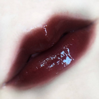 こんな感じで赤黒い感じの おすすめなリップってありますか Yahoo 知恵袋